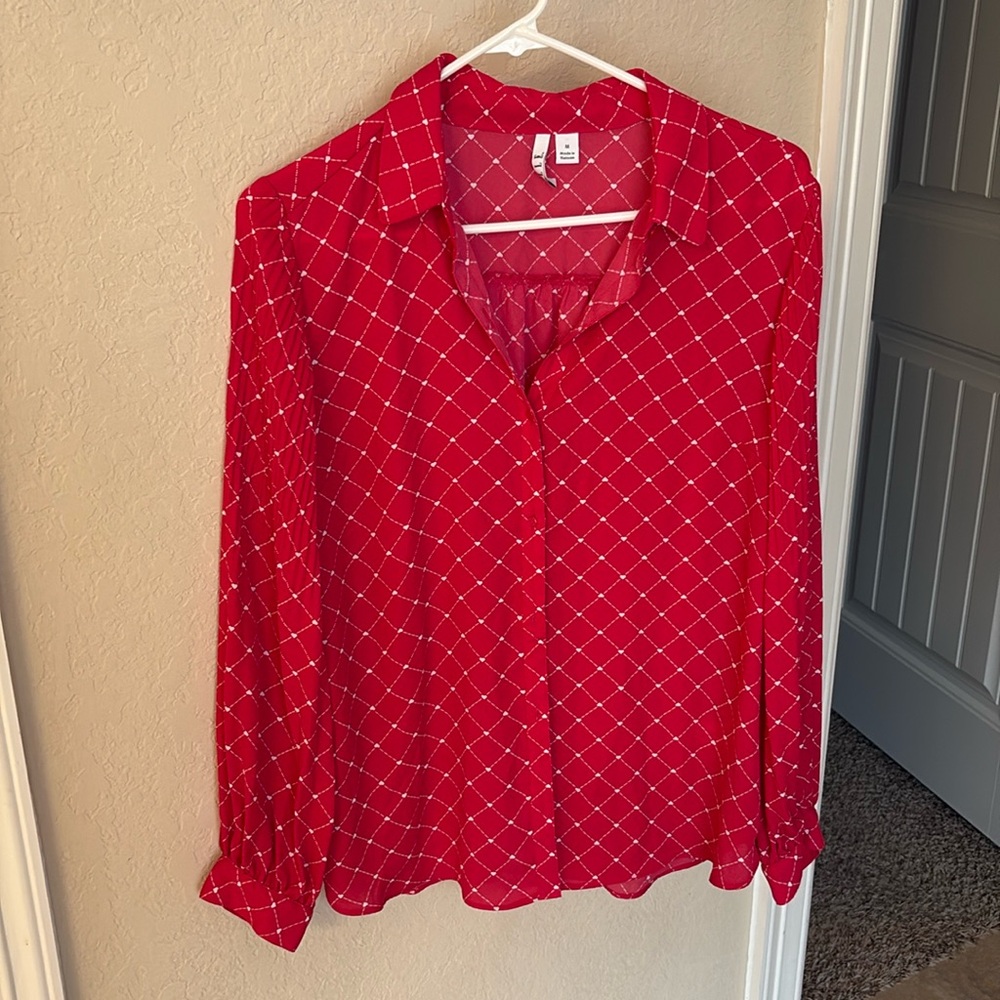 NWOT Red and white Heart and diamond  pattern blouse